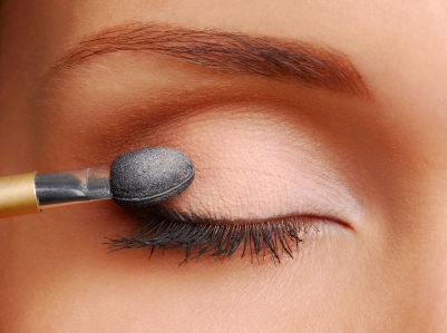 How to apply eyeshadow