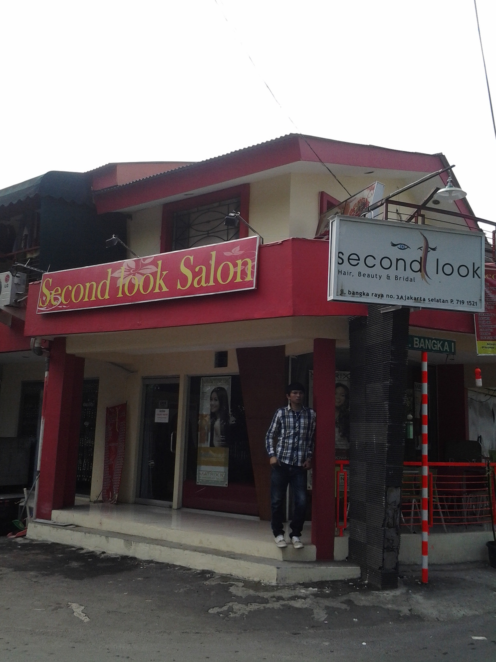 Tampak luar gedung Second Look Salon
