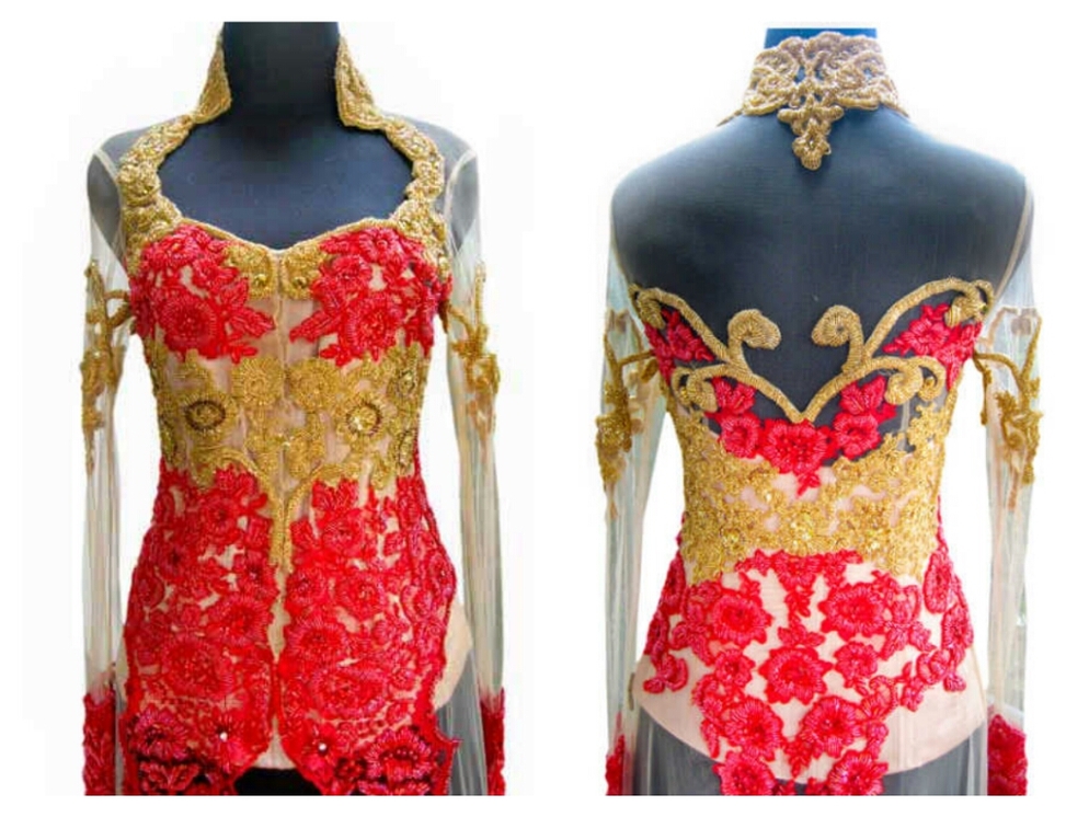 Kebaya kombinasi putih, merah dan gold