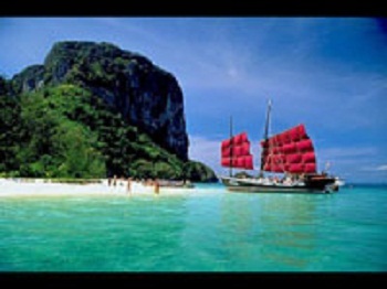 Nikmati Paket Bulan Madu di Surin Beach Phuket