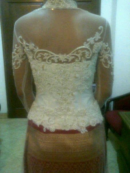 Kebaya putih cantik