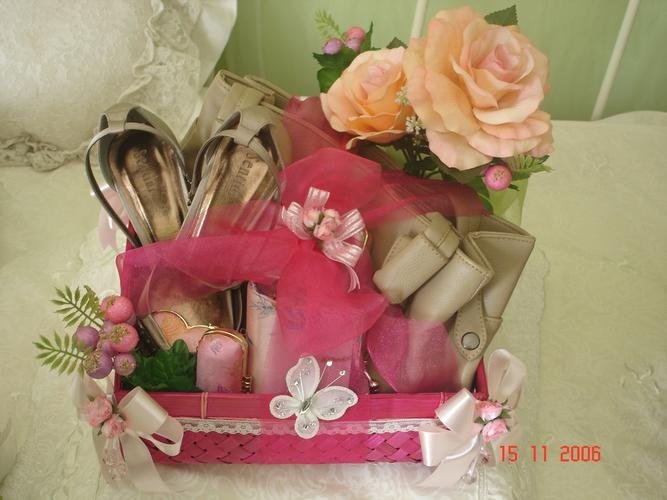 songket-dihias-di-dalam-bakul-pink-yg-sama