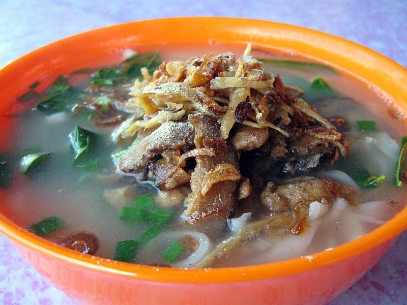 Fried Pan Mee With Curry  Leaves