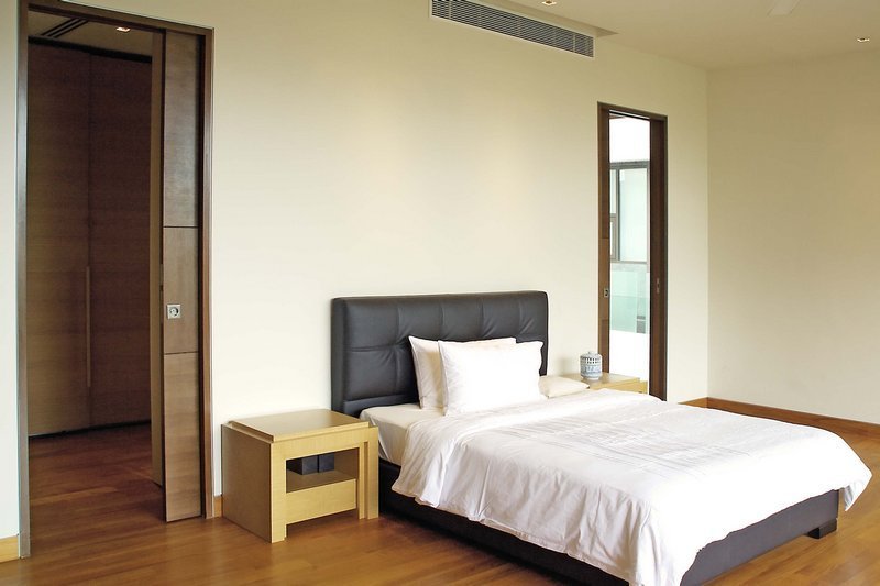 Bedroom - Twin Doors