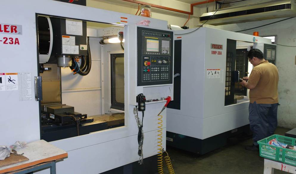 CNC MILLING MACHINE