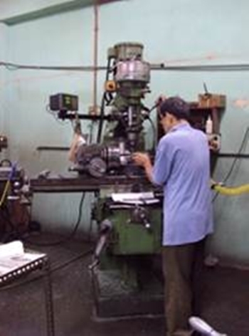 CONVENTIONAL MILLING MACHINE