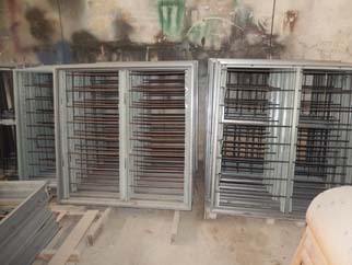 Metal window frame