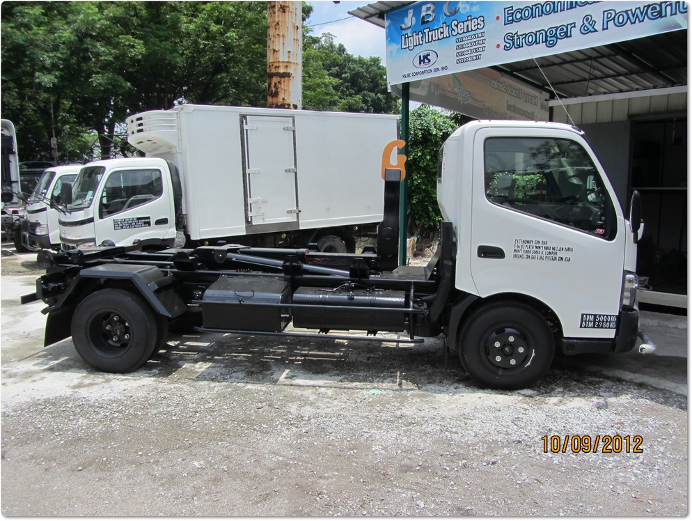 HINO WU710R 5,000KG Roll On Roll Off