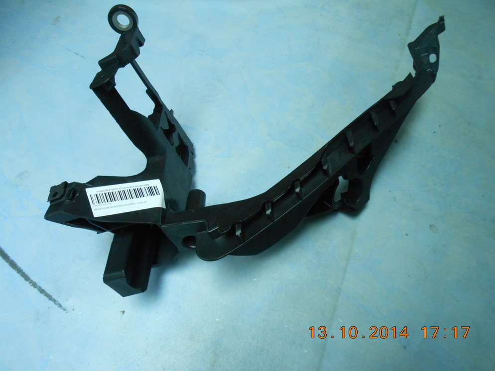 AUDI A4 HEAD LAMP BRACKET