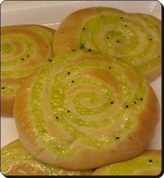 Kiwi Swirly bun