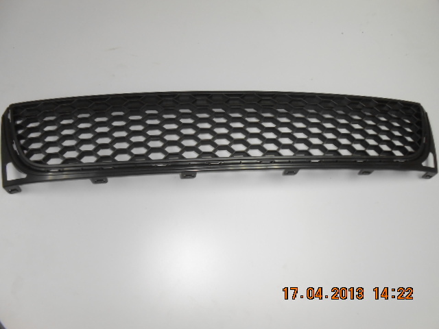 5K0853677C MK6 FRT BUMPER CTR GRILLE