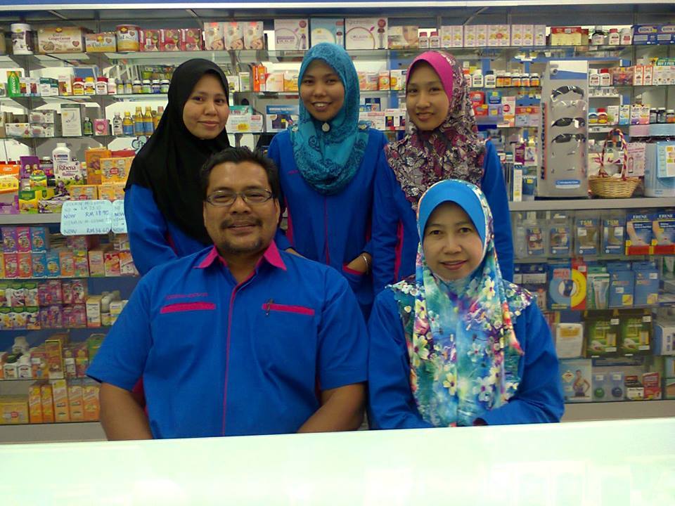 Owner (En Mohd Yusof   Pn Siti Shamsiah)