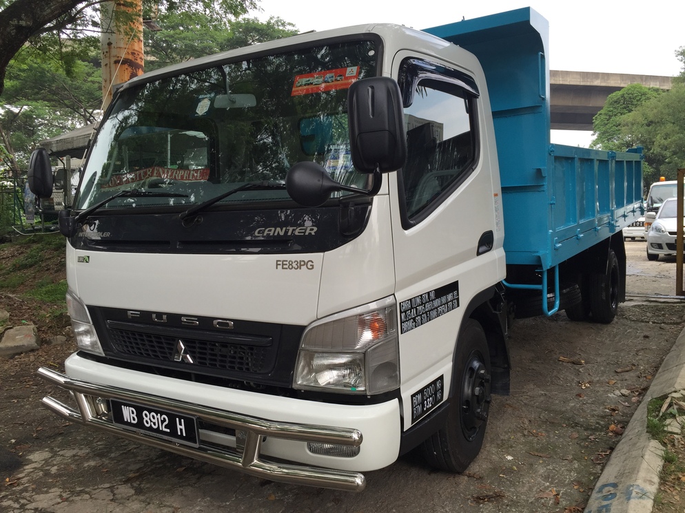 MITSUBISHI FUSO FE83PG 15FT STEEL TIPPER (CAKRA ULUNG)