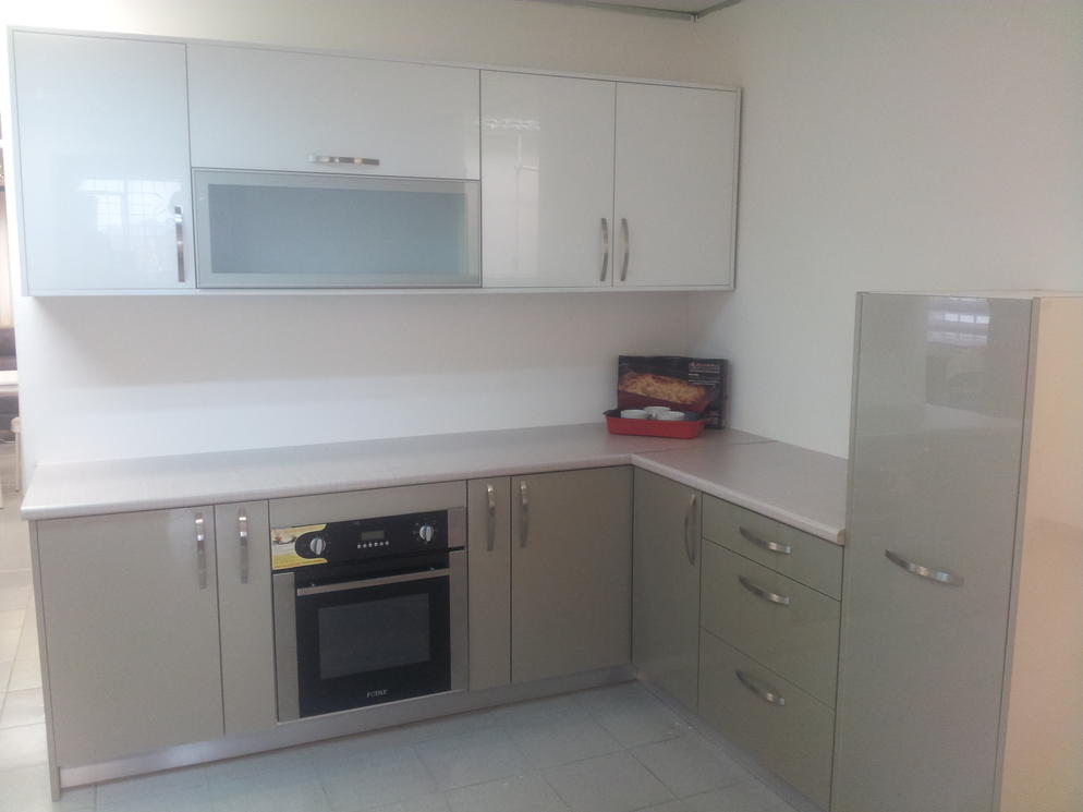 L-Shape Kitchen Cabinet (Acrylic Door + HPL top)