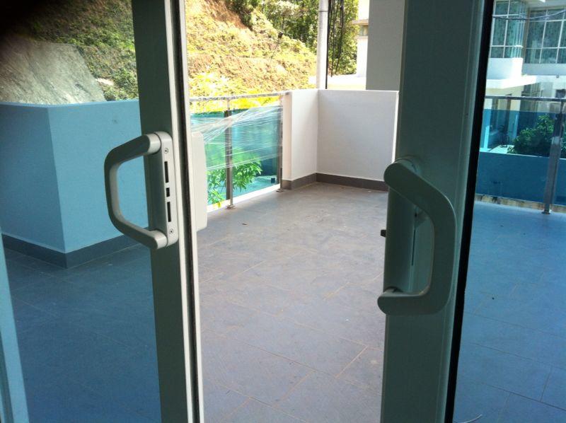 Aluminium glass