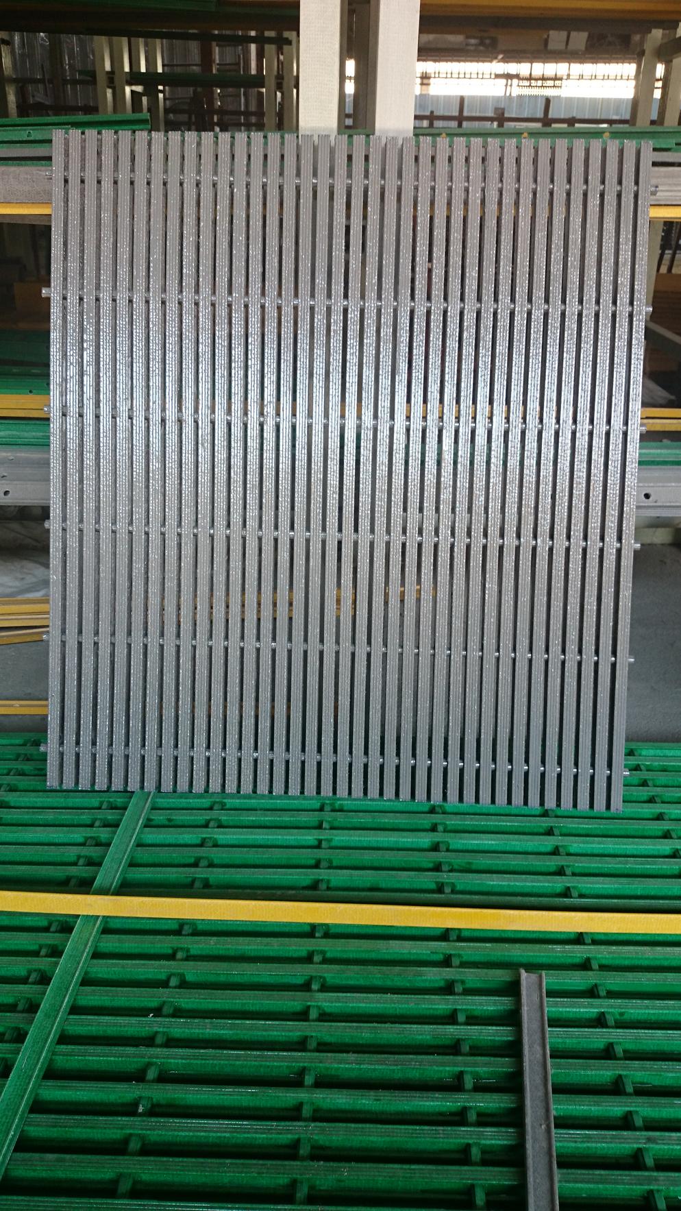 Heavy duty grating