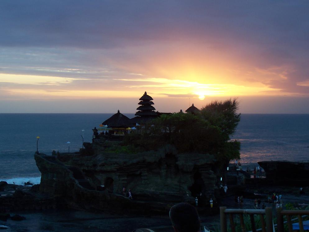 TANAH LOT SUN SET