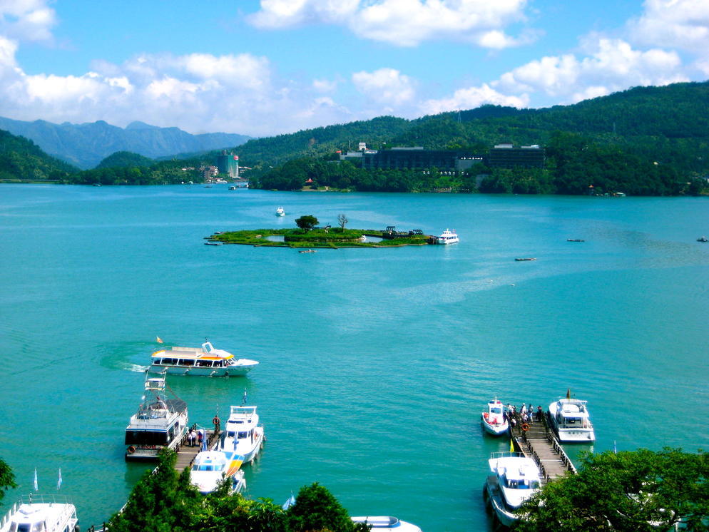 SUN MOON LAKE