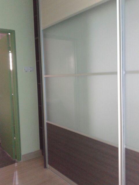 Anti-Jumped Sliding Door