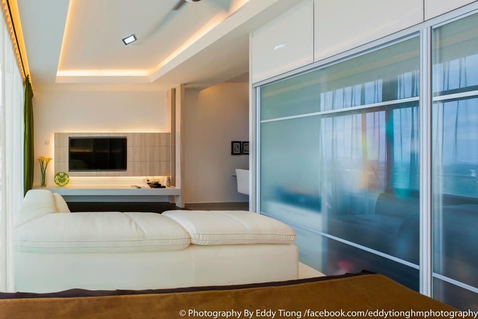 Anti jumped Sliding Door
