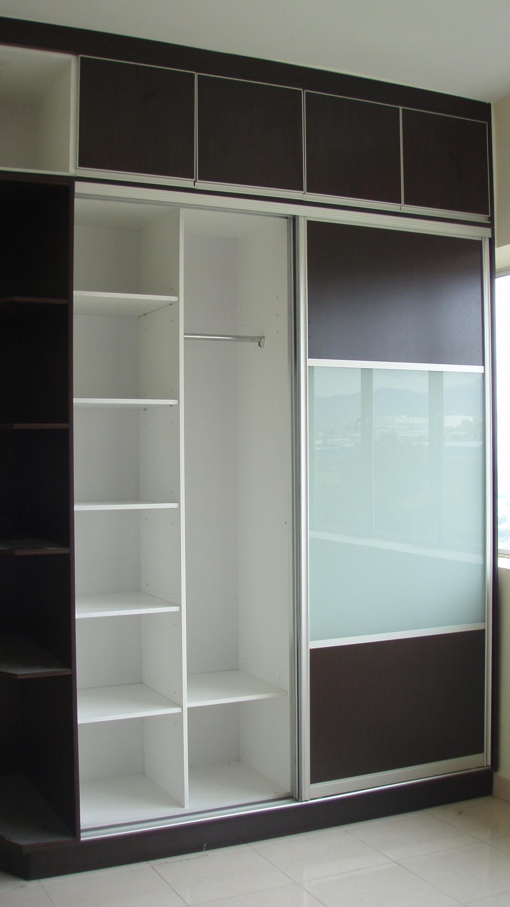 Anti-Jumped Sliding Door