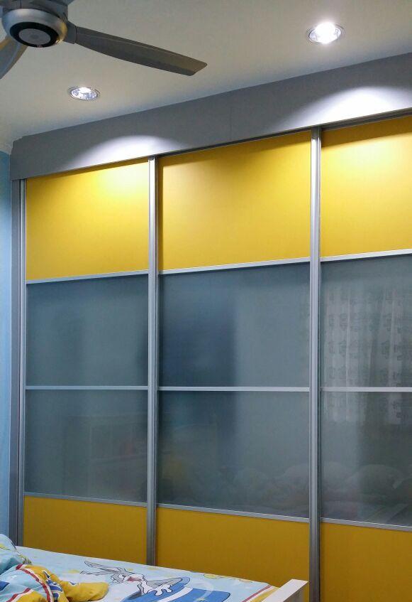 Anti-Jumped Sliding Door