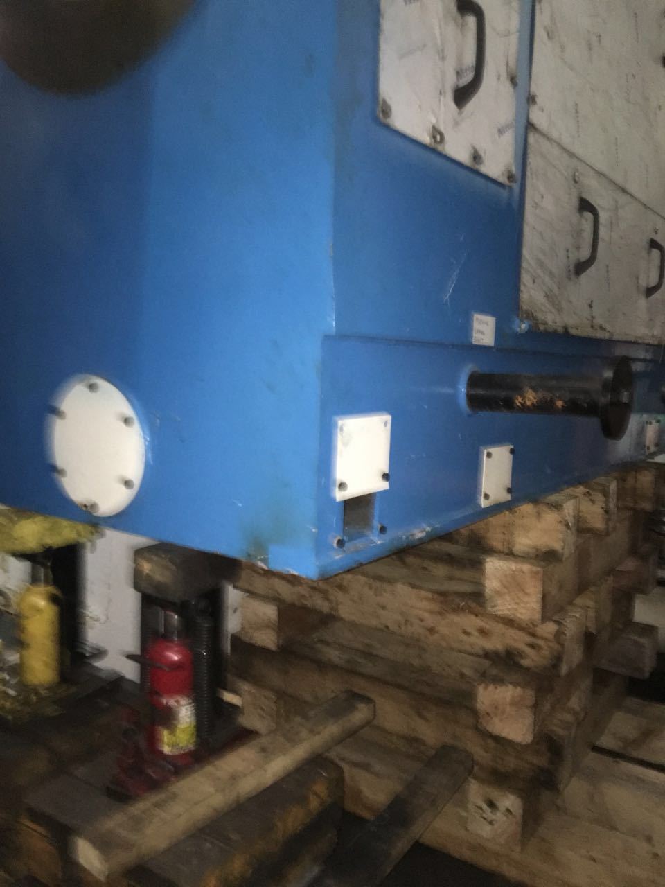 Manpower Moving, Jacking of 22 ton Machine in Control Room