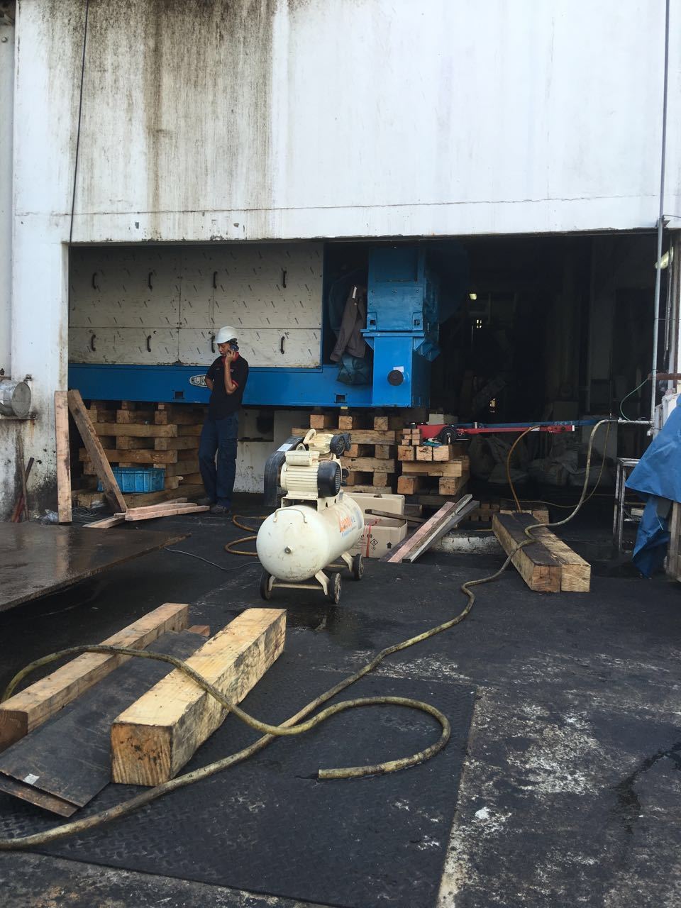 Manpower Moving, Jacking of 22 ton Machine in Control Room