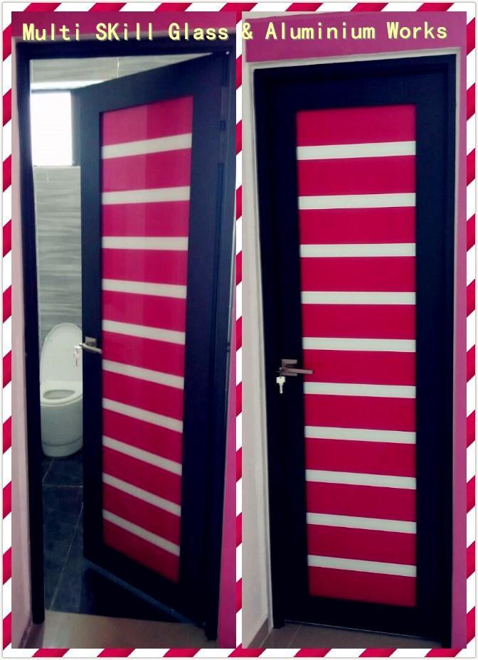 2476920 Red stripe door