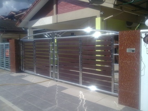 Stainless Steel Gate with Wood