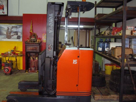 Toyota Reach Truck