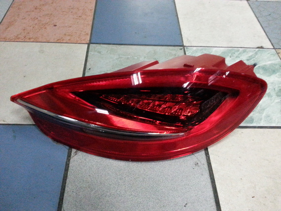 98163114213 tail lamp