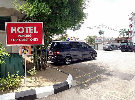 Hotel Parking 1