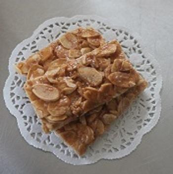 Rice Cracker with Almond