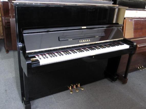 YAMAHA U1G