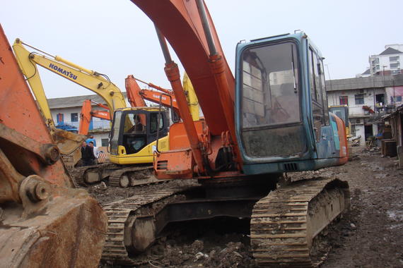 HITACHI EX200 2