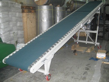 PVC Rough Top Belt Inclined Conveyor With Motorize Heigh Adjustment