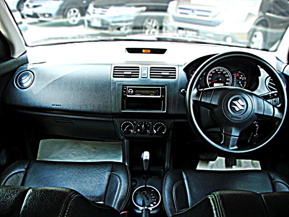 Suzuki Swift 1.5 L (Auto) 2011