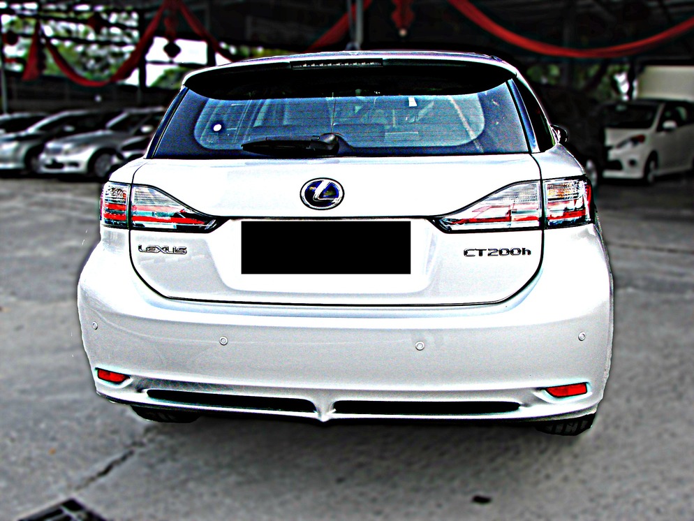 Lexus CT200h 1.8 Hatchback 2011 (B)