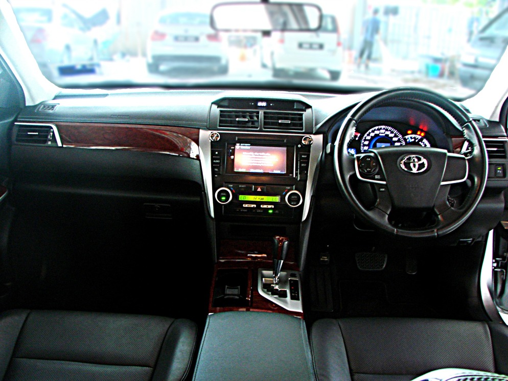 Toyota Camry 2.0G (Auto) 2012