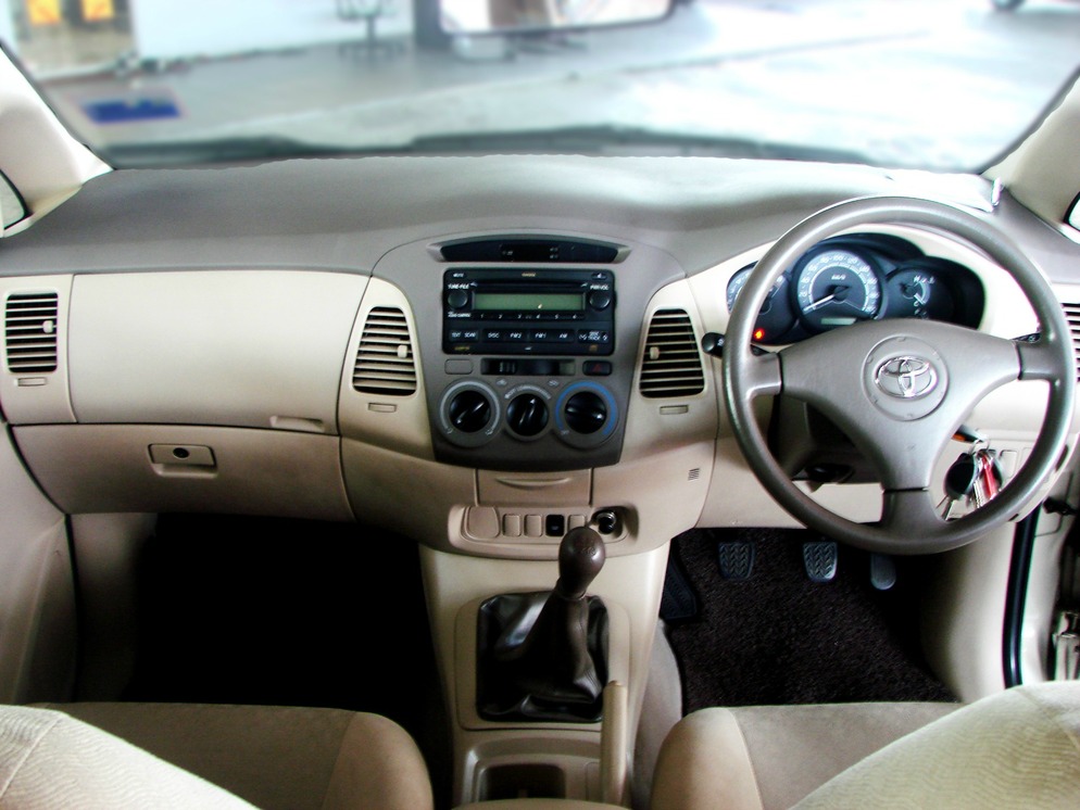 Toyota Innova 2.0 E (M) 2005