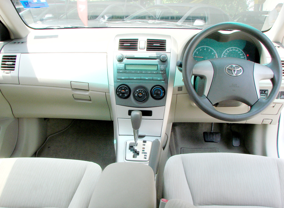 Toyota Corolla Altis 1.6 E (Auto) 2010