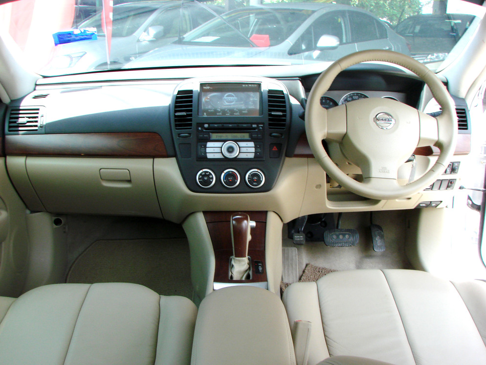 Nissan Sylphy 2.0 CVTC Fullspec 2011