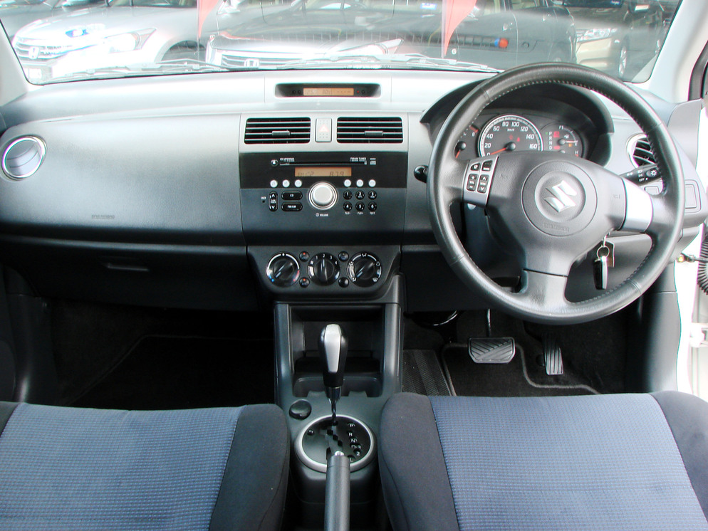 Suzuki Swift 1.5 L (Auto) 2010