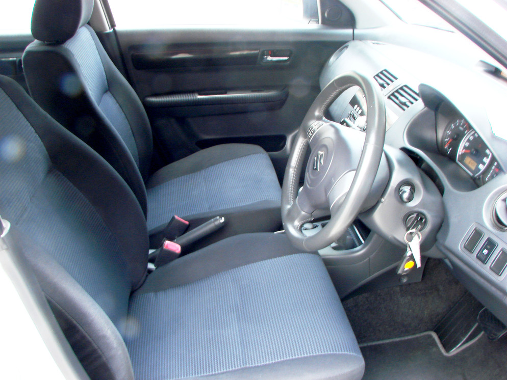 Suzuki Swift 1.5 L (Auto) 2010