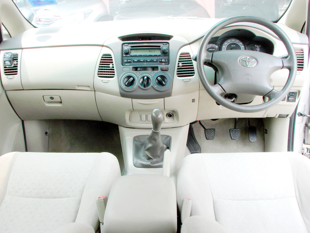 Toyota Innova 2.0 E (Manual) 2010