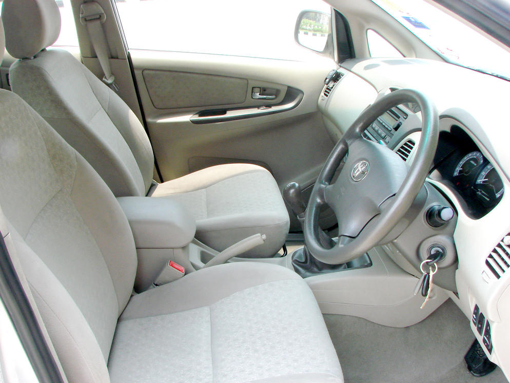 Toyota Innova 2.0 E (Manual) 2010