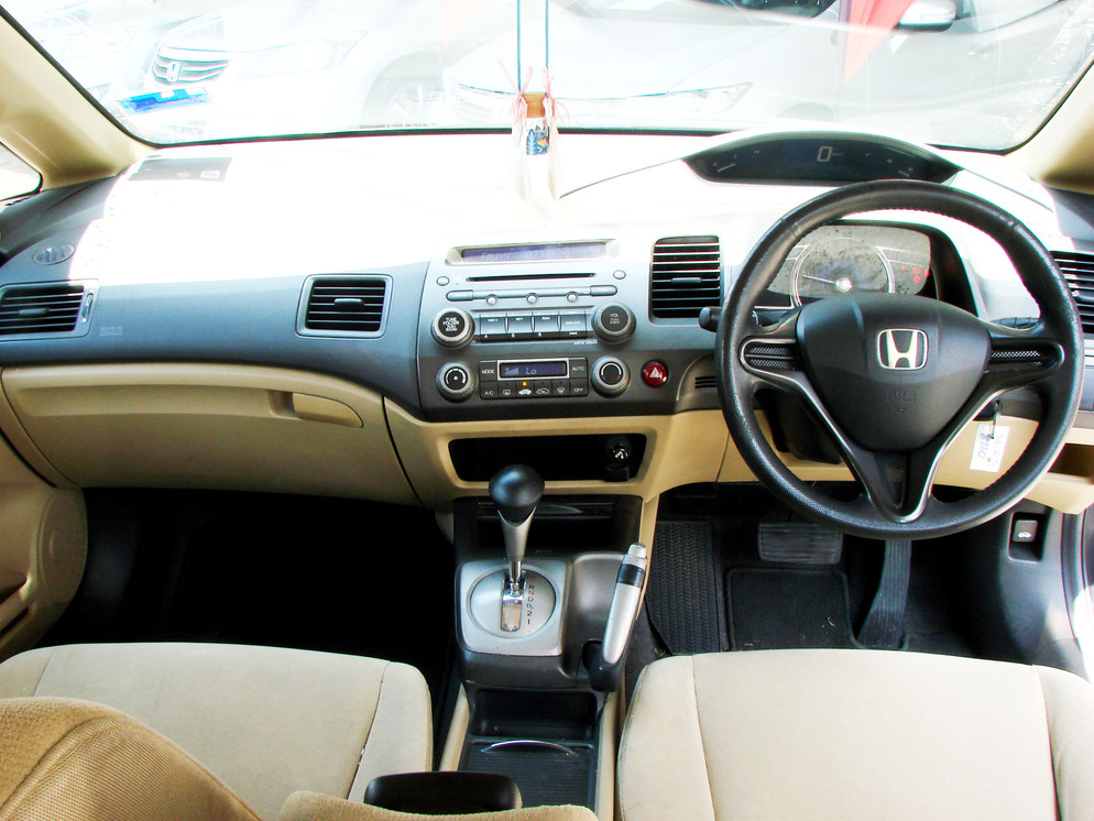 Honda Civic 1.8 L i-Vtec (Auto)