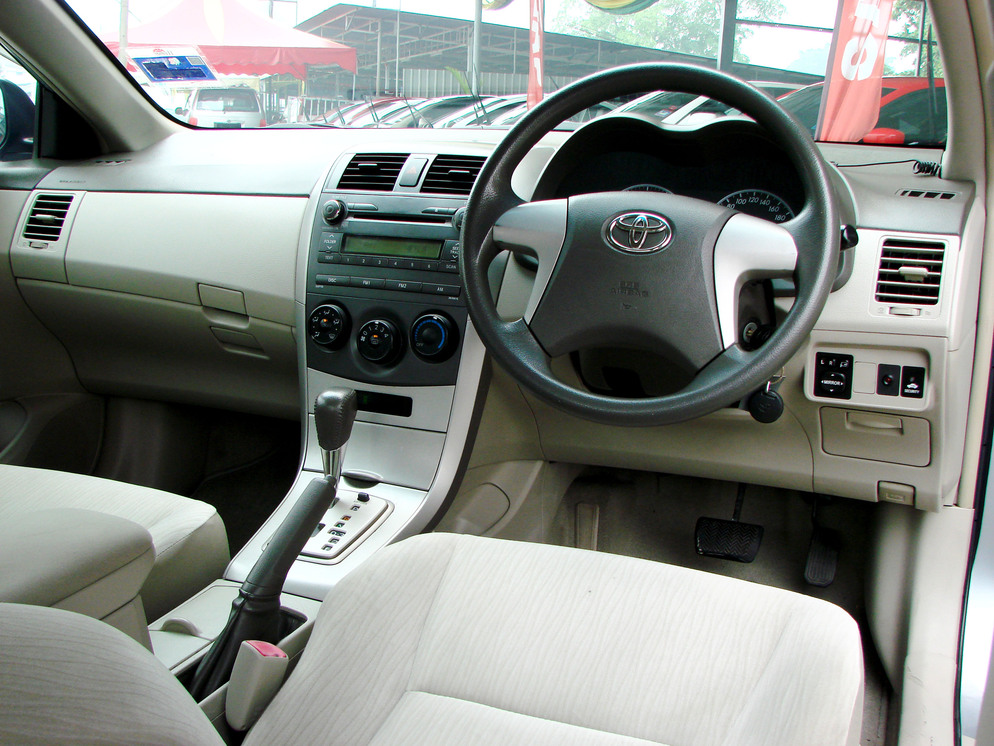 Toyota Corolla Altis 1.6 E (Auto) 2010