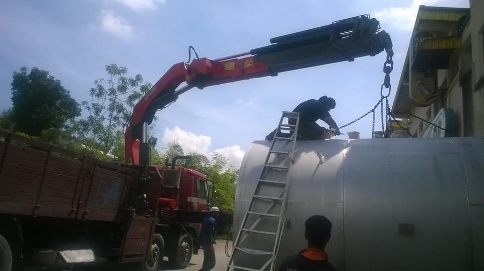 Stainless Steel Industrial Tank Piping Installation